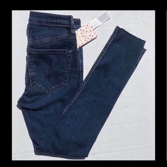 FREE PEOPLE REAGAN DESTROYED BUTTON FRONT JEANS - Picture 4 of 6